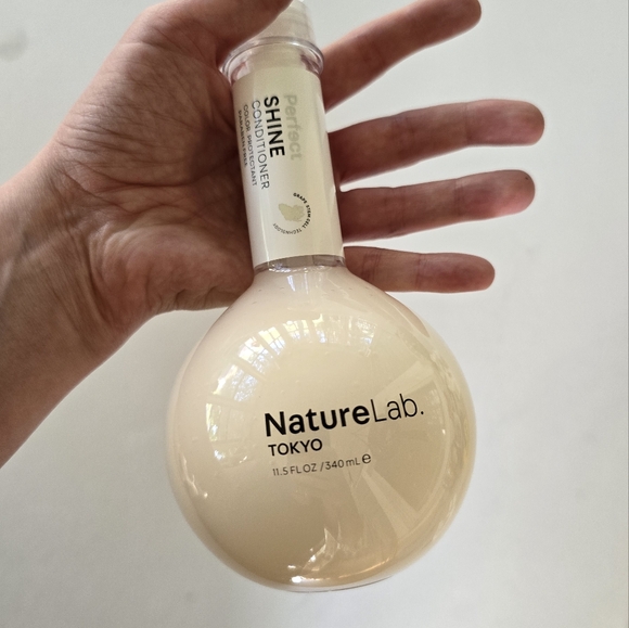 💇🏼‍♀️ NatureLab Tokyo Perfect Shine Conditioner - Picture 3 of 11